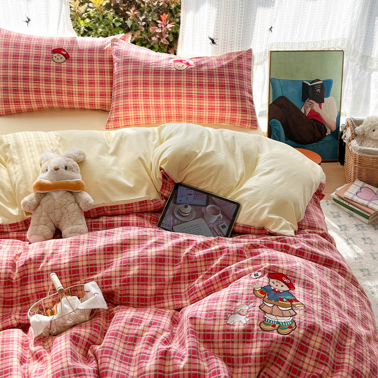 91家纺网 家纺一手货源 找家纺 优承佳生活馆 2026新款软糯云朵棉刺绣三件套四件套单被套小熊系列-系列二 红帽小熊