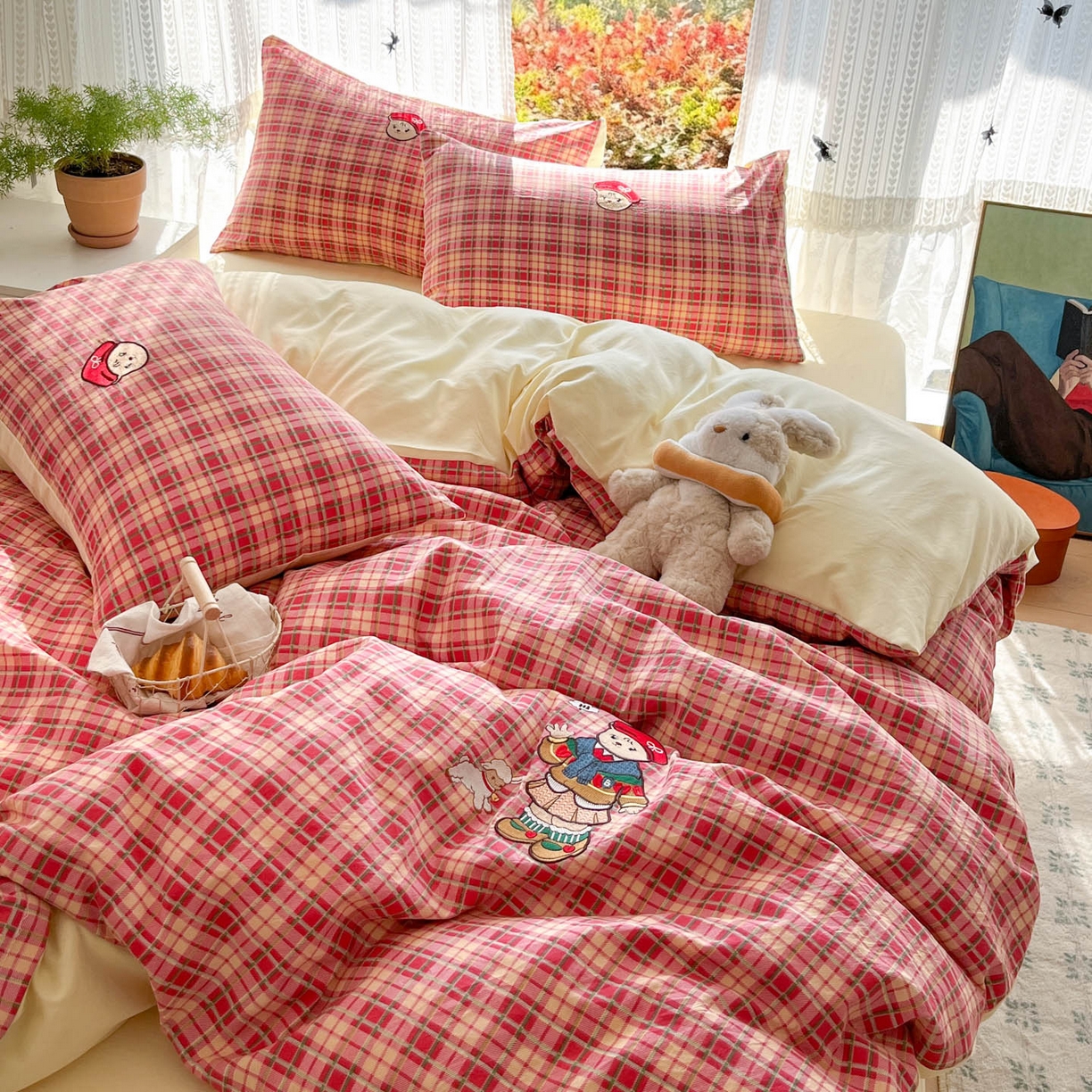 91家纺网 家纺一手货源 找家纺 优承佳生活馆 2026新款软糯云朵棉刺绣三件套四件套单被套小熊系列-系列二 红帽小熊