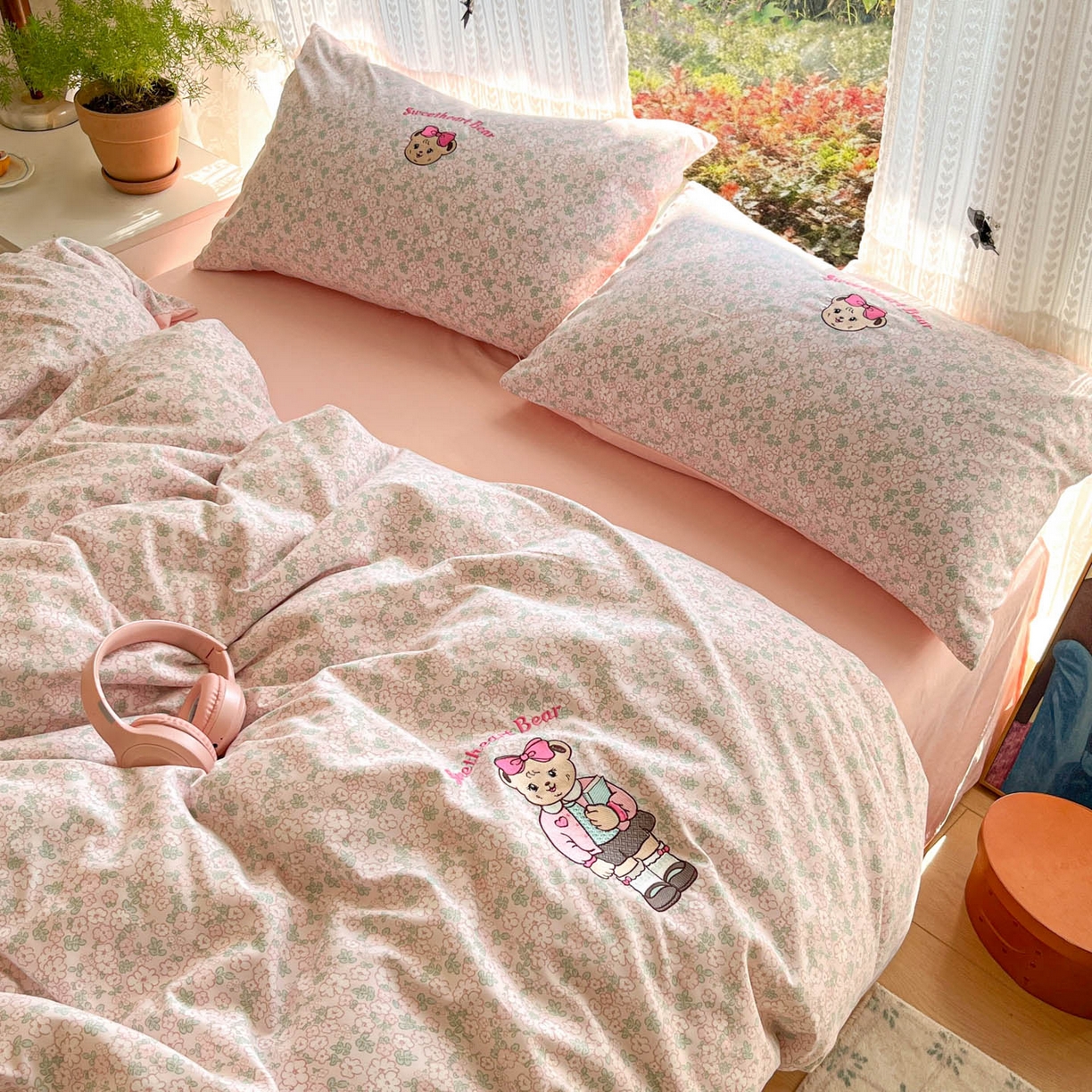 91家纺网 家纺一手货源 找家纺 优承佳生活馆 2026新款软糯云朵棉刺绣三件套四件套单被套小熊系列-系列二 蝴蝶结小熊