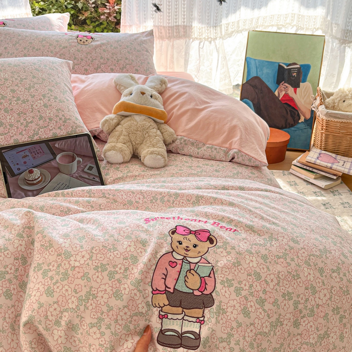 91家纺网 家纺一手货源 找家纺 优承佳生活馆 2026新款软糯云朵棉刺绣三件套四件套单被套小熊系列-系列二 蝴蝶结小熊