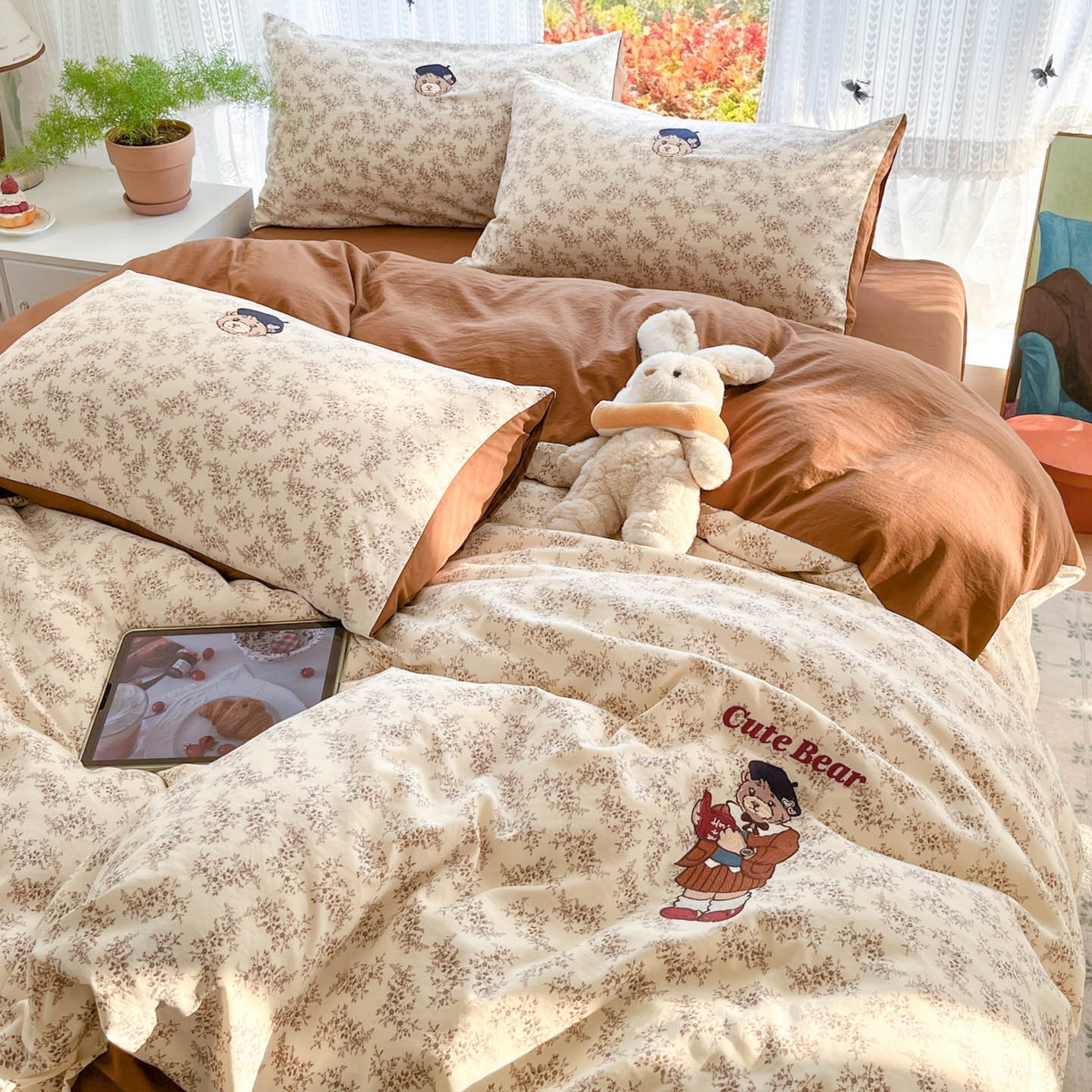 91家纺网 家纺一手货源 找家纺 优承佳生活馆 2026新款软糯云朵棉刺绣三件套四件套单被套小熊系列-系列二 花枝熊