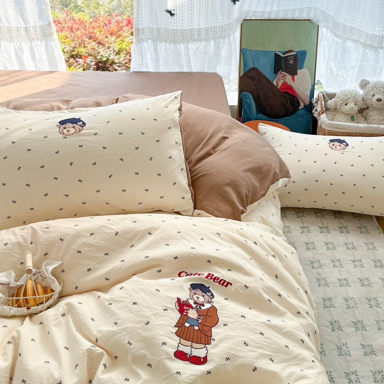 91家纺网 家纺一手货源 找家纺 优承佳生活馆 2026新款软糯云朵棉刺绣三件套四件套单被套小熊系列-系列二 看书熊