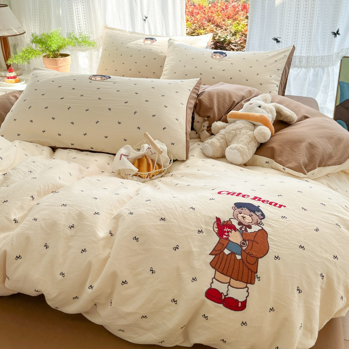 91家纺网 家纺一手货源 找家纺 优承佳生活馆 2026新款软糯云朵棉刺绣三件套四件套单被套小熊系列-系列二 看书熊