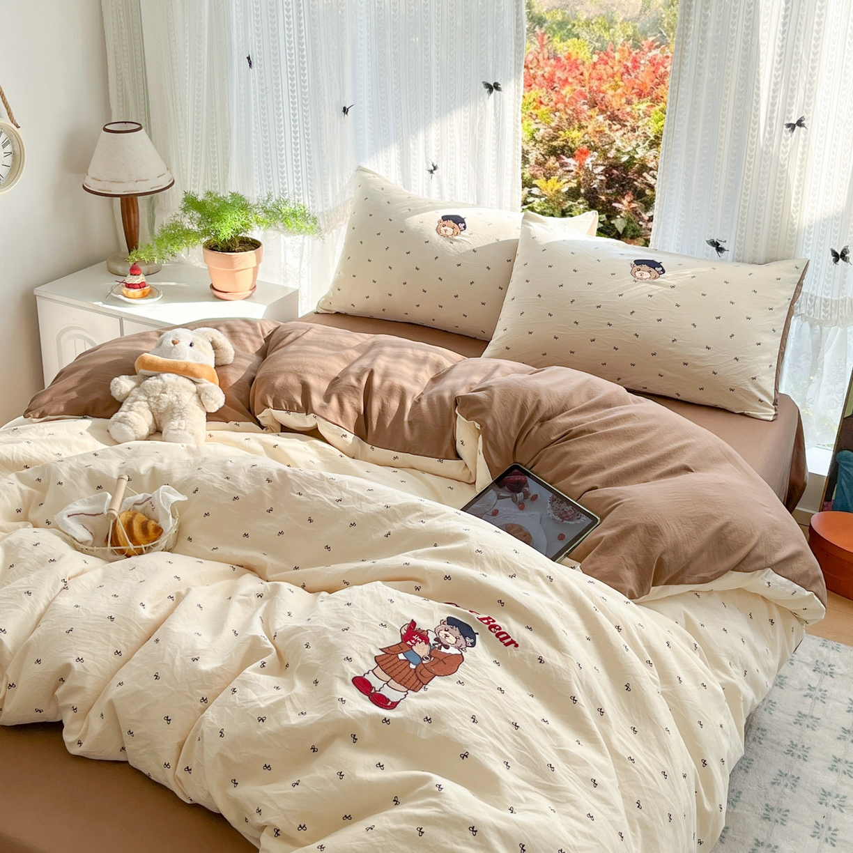 91家纺网 家纺一手货源 找家纺 优承佳生活馆 2026新款软糯云朵棉刺绣三件套四件套单被套小熊系列-系列二 看书熊