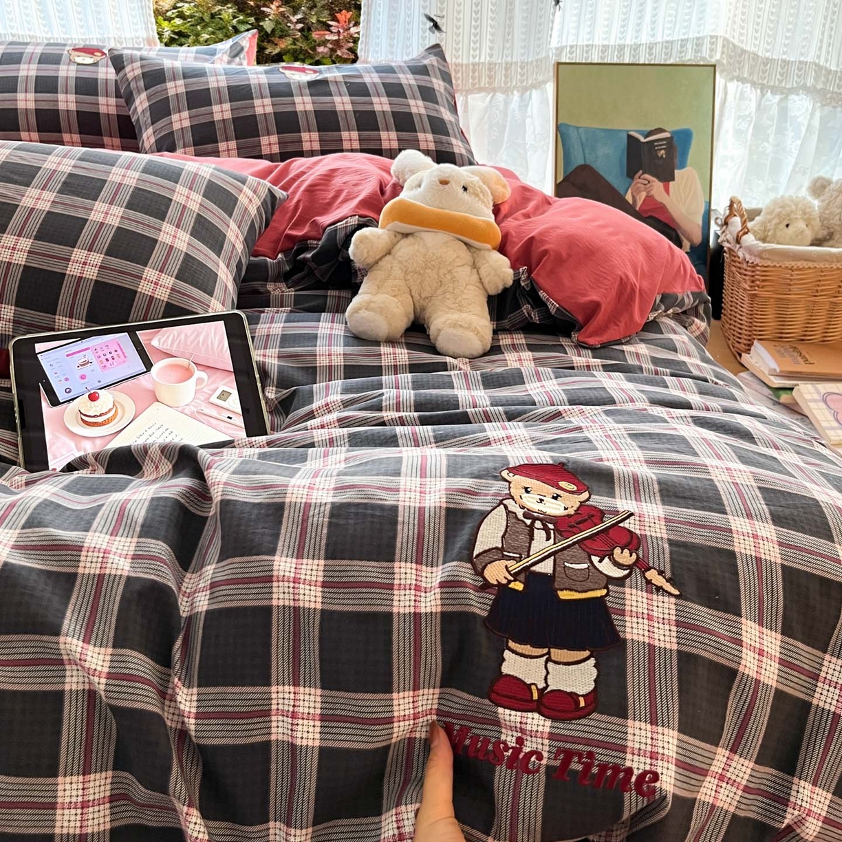 91家纺网 家纺一手货源 找家纺 优承佳生活馆 2026新款软糯云朵棉刺绣三件套四件套单被套小熊系列-系列二 小提琴熊