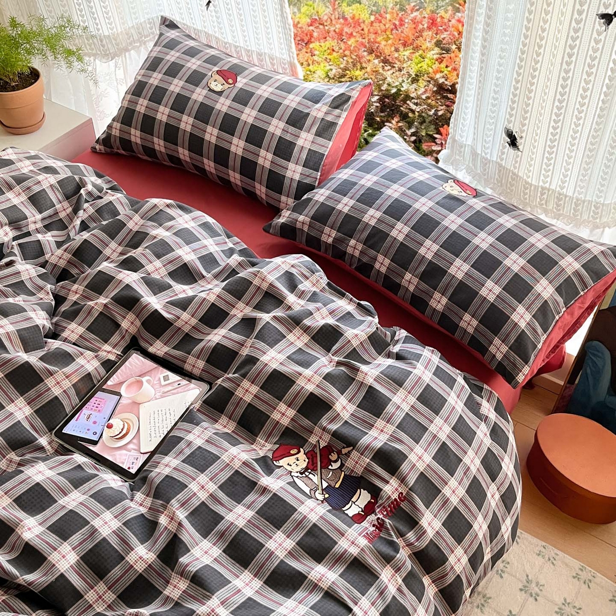 91家纺网 家纺一手货源 找家纺 优承佳生活馆 2026新款软糯云朵棉刺绣三件套四件套单被套小熊系列-系列二 小提琴熊