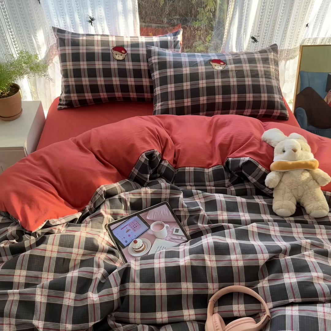 91家纺网 家纺一手货源 找家纺 优承佳生活馆 2026新款软糯云朵棉刺绣三件套四件套单被套小熊系列-系列二 小提琴熊