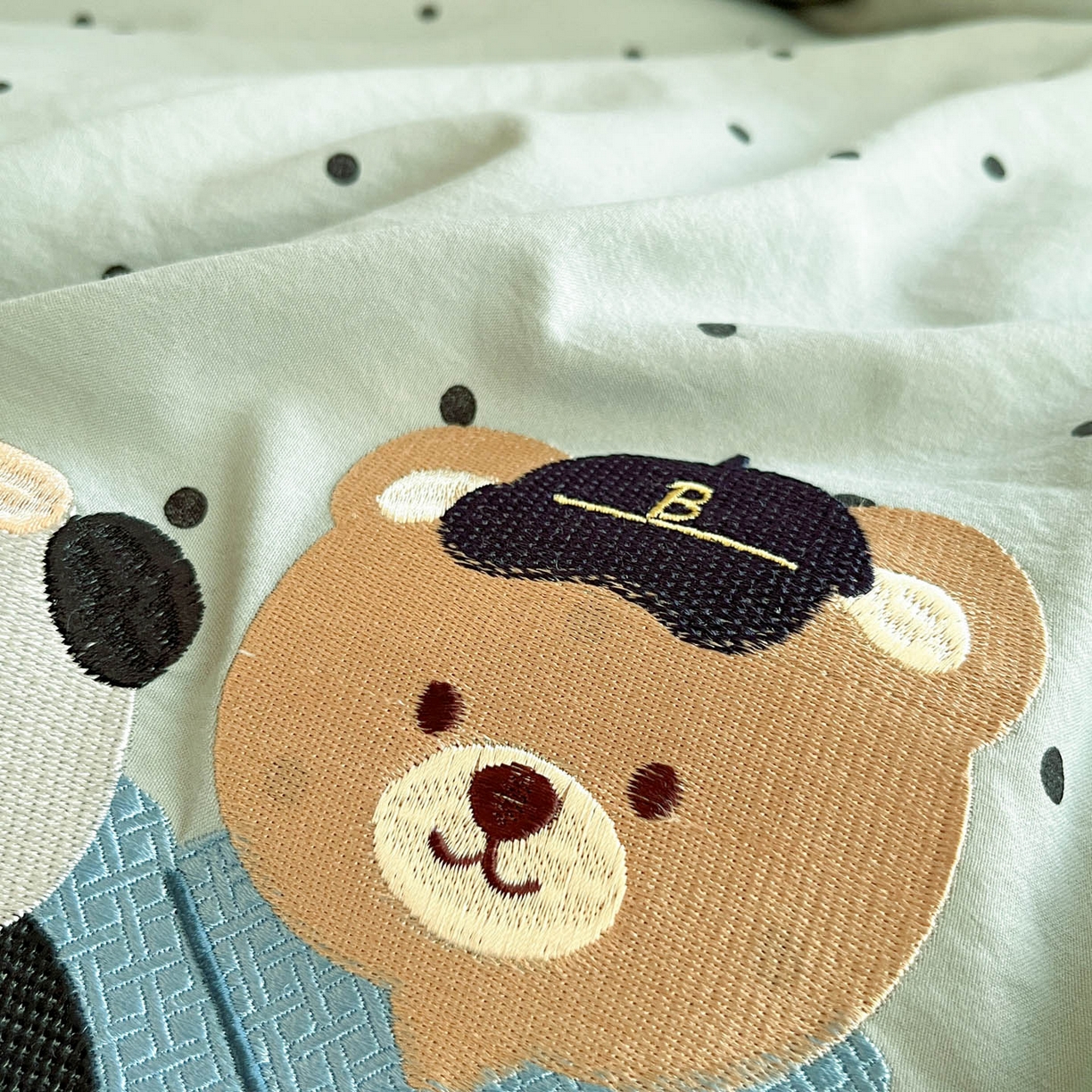 91家纺网 家纺一手货源 找家纺 优承佳生活馆 2026新款软糯云朵棉刺绣三件套四件套单被套小熊系列-系列二 熊猫与熊