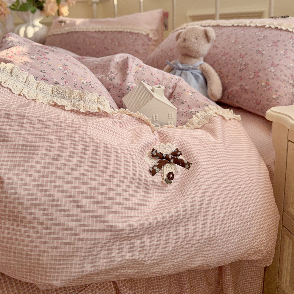 91家纺网 家纺一手货源 找家纺 （总）安莱生活 2026年新品全棉纯棉小碎花刺绣花边款四件套-小碎花系列