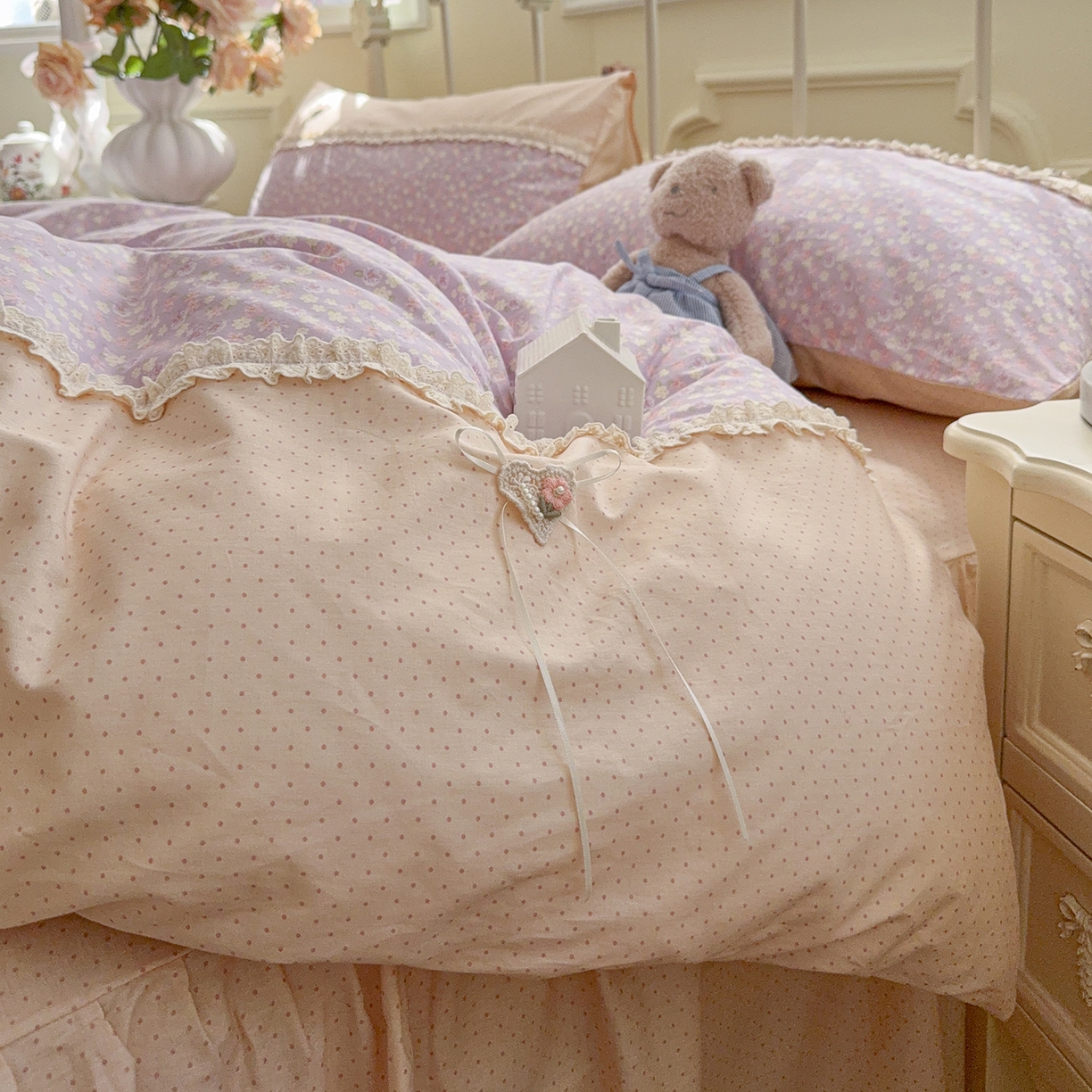 91家纺网 家纺一手货源 找家纺 安莱生活 2026年新品全棉纯棉小碎花刺绣花边款四件套-小碎花系列 花梦紫