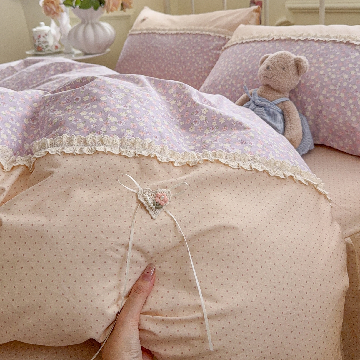 91家纺网 家纺一手货源 找家纺 安莱生活 2026年新品全棉纯棉小碎花刺绣花边款四件套-小碎花系列 花梦紫