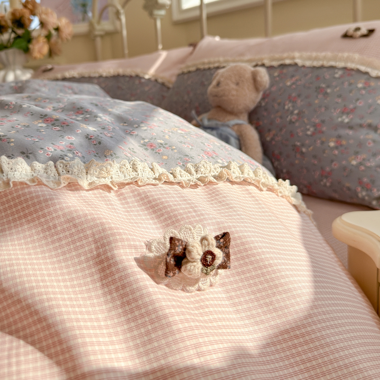 91家纺网 家纺一手货源 找家纺 安莱生活 2026年新品全棉纯棉小碎花刺绣花边款四件套-小碎花系列 泡芙花园