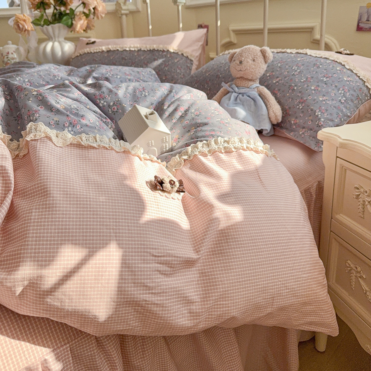 91家纺网 家纺一手货源 找家纺 安莱生活 2026年新品全棉纯棉小碎花刺绣花边款四件套-小碎花系列 泡芙花园