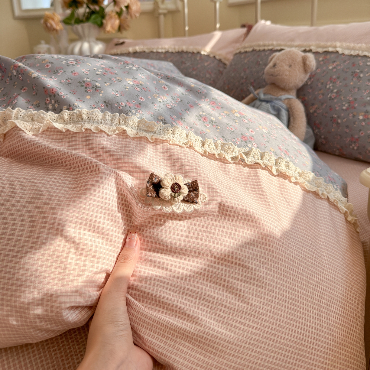 91家纺网 家纺一手货源 找家纺 安莱生活 2026年新品全棉纯棉小碎花刺绣花边款四件套-小碎花系列 泡芙花园
