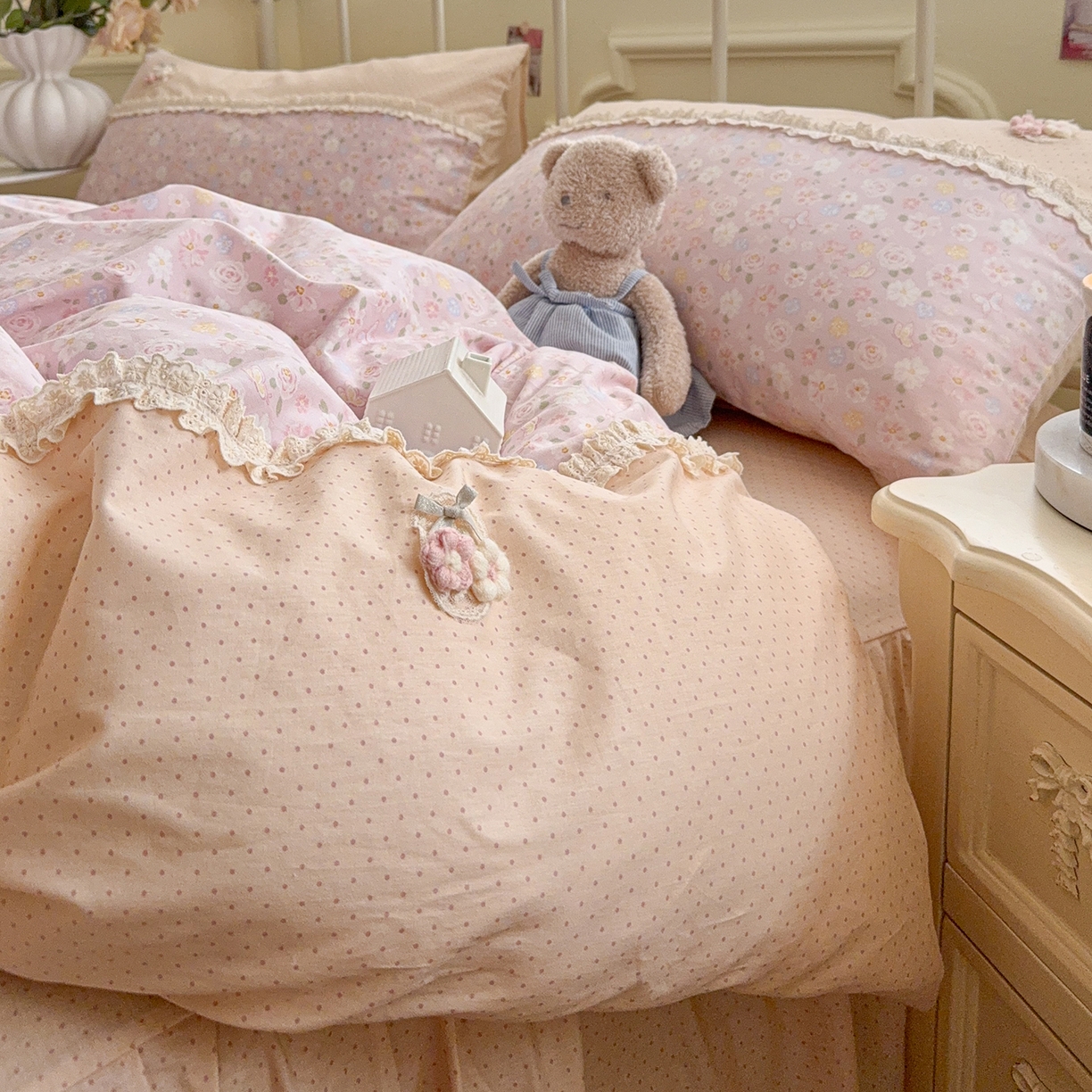 91家纺网 家纺一手货源 找家纺 安莱生活 2026年新品全棉纯棉小碎花刺绣花边款四件套-小碎花系列 凯特花园