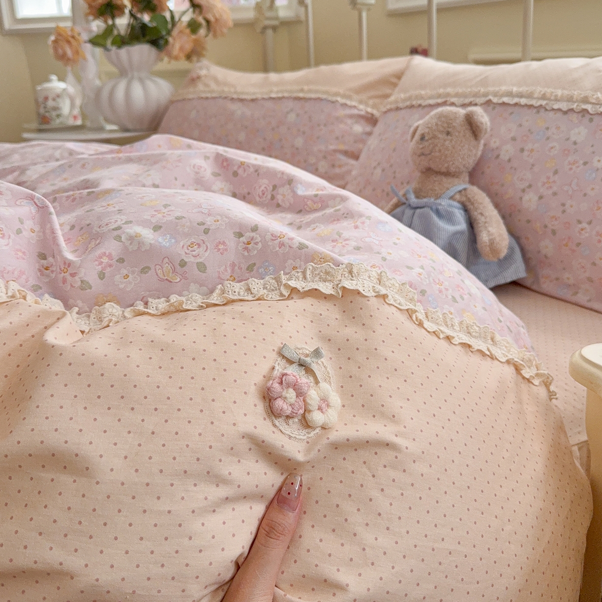 91家纺网 家纺一手货源 找家纺 安莱生活 2026年新品全棉纯棉小碎花刺绣花边款四件套-小碎花系列 凯特花园