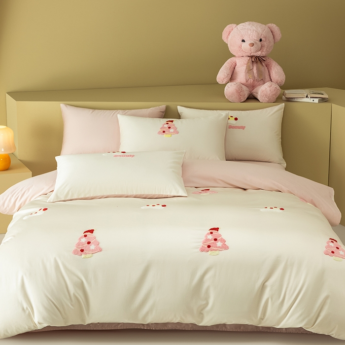 91家纺网 家纺一手货源 找家纺 （总）618家纺 2026新款A类100支全棉纯棉毛巾绣四件套-圣诞树系列