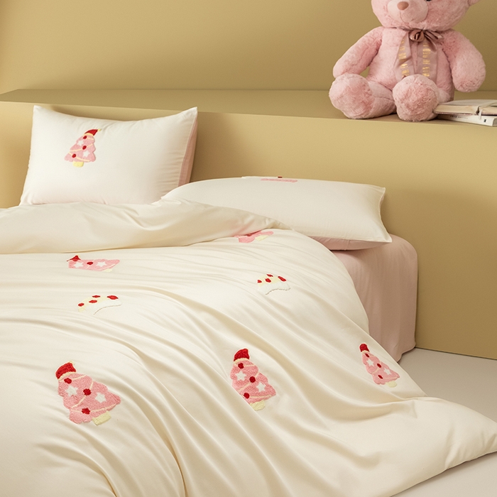 91家纺网 家纺一手货源 找家纺 （总）618家纺 2026新款A类100支全棉纯棉毛巾绣四件套-圣诞树系列