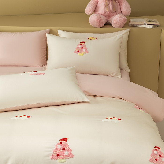 91家纺网 家纺一手货源 找家纺 （总）618家纺 2026新款A类100支全棉纯棉毛巾绣四件套-圣诞树系列