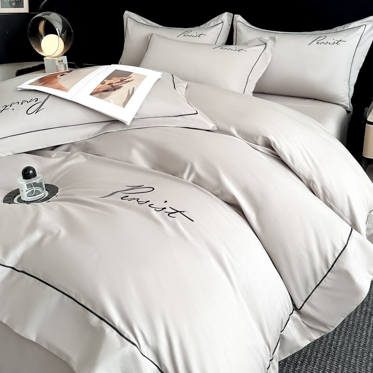 91家纺网 家纺一手货源 找家纺 新方向 2026新款刺绣全棉100s贡缎长绒棉四件套-持之以恒（严格控价.低于卖价.不给供货. 标准348元 加大368元） 持之以恒-爵士灰