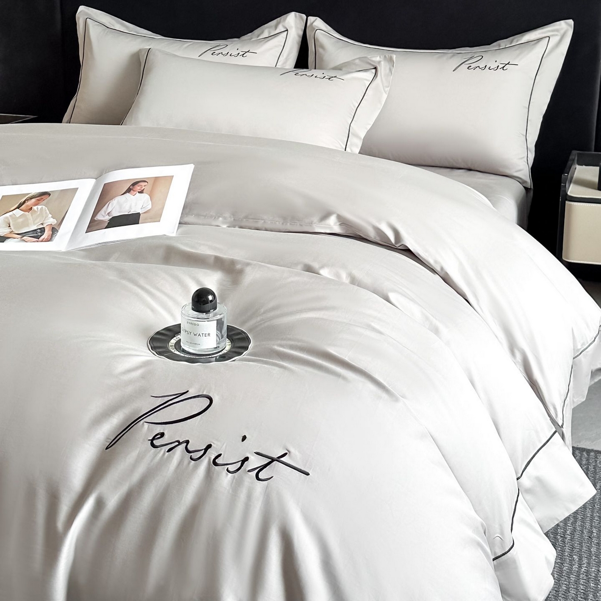 91家纺网 家纺一手货源 找家纺 新方向 2026新款刺绣全棉100s贡缎长绒棉四件套-持之以恒（严格控价.低于卖价.不给供货. 标准348元 加大368元） 持之以恒-爵士灰