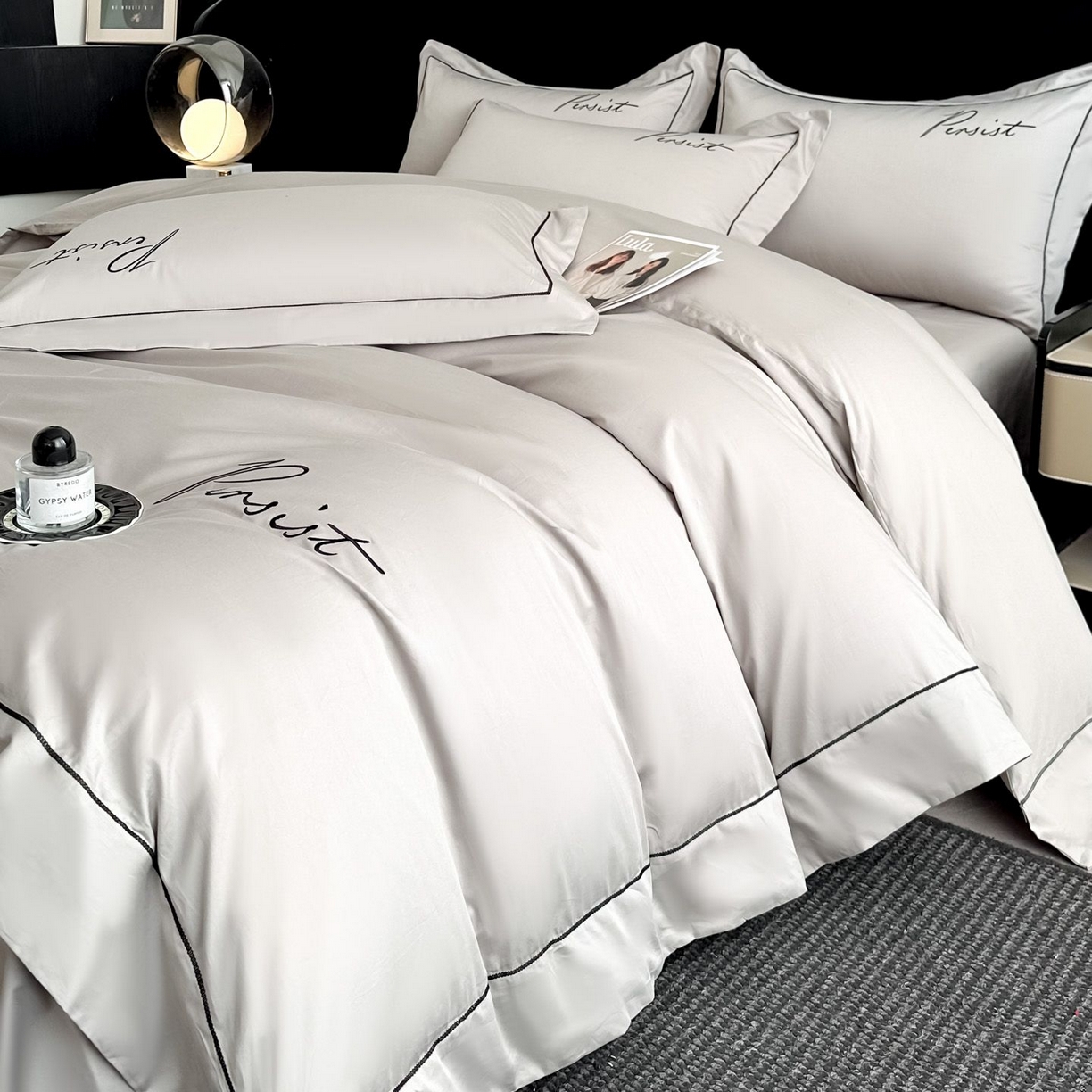 91家纺网 家纺一手货源 找家纺 新方向 2026新款刺绣全棉100s贡缎长绒棉四件套-持之以恒（严格控价.低于卖价.不给供货. 标准348元 加大368元） 持之以恒-爵士灰