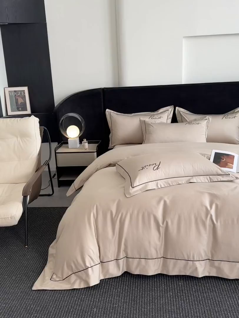 91家纺网 家纺一手货源 找家纺 新方向 2026新款刺绣全棉100s贡缎长绒棉四件套-持之以恒（严格控价.低于卖价.不给供货. 标准348元 加大368元） 持之以恒-香槟