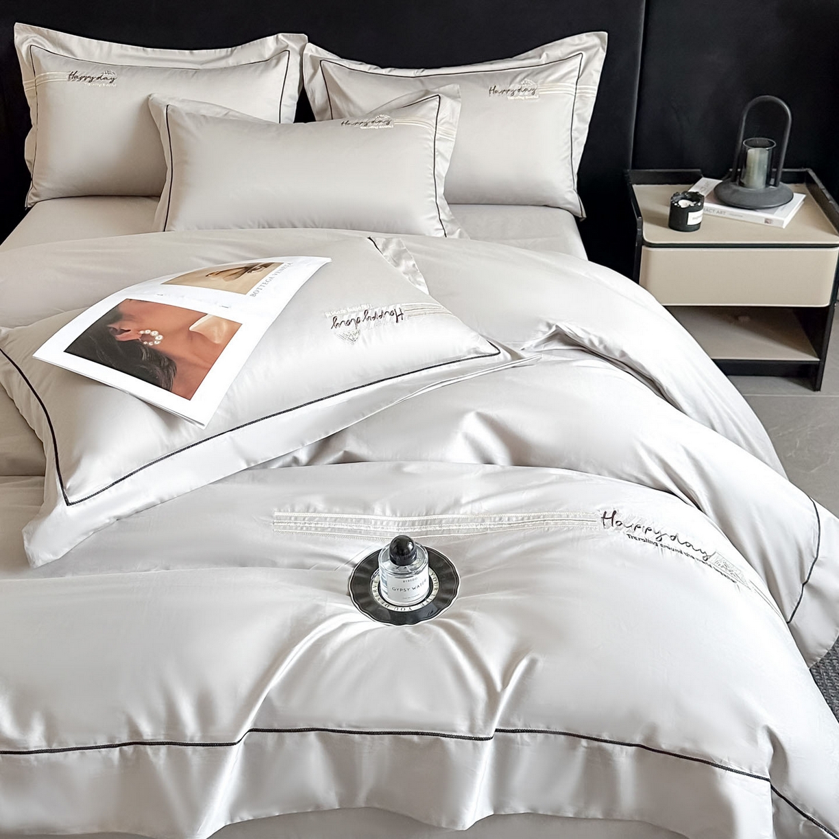 91家纺网 家纺一手货源 找家纺 新方向 2026新款刺绣全棉100s贡缎长绒棉四件套-亚瑟（严格控价.低于卖价.不给供货. 标准358元 加大378元） 亚瑟-爵士灰