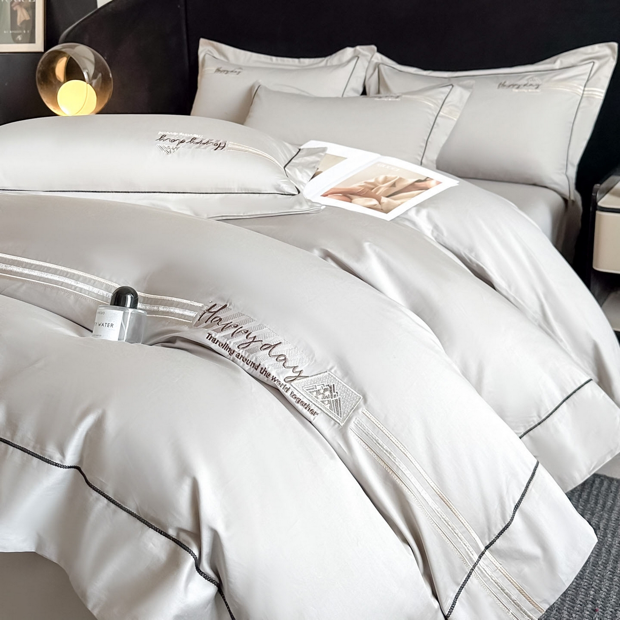 91家纺网 家纺一手货源 找家纺 新方向 2026新款刺绣全棉100s贡缎长绒棉四件套-亚瑟（严格控价.低于卖价.不给供货. 标准358元 加大378元） 亚瑟-爵士灰