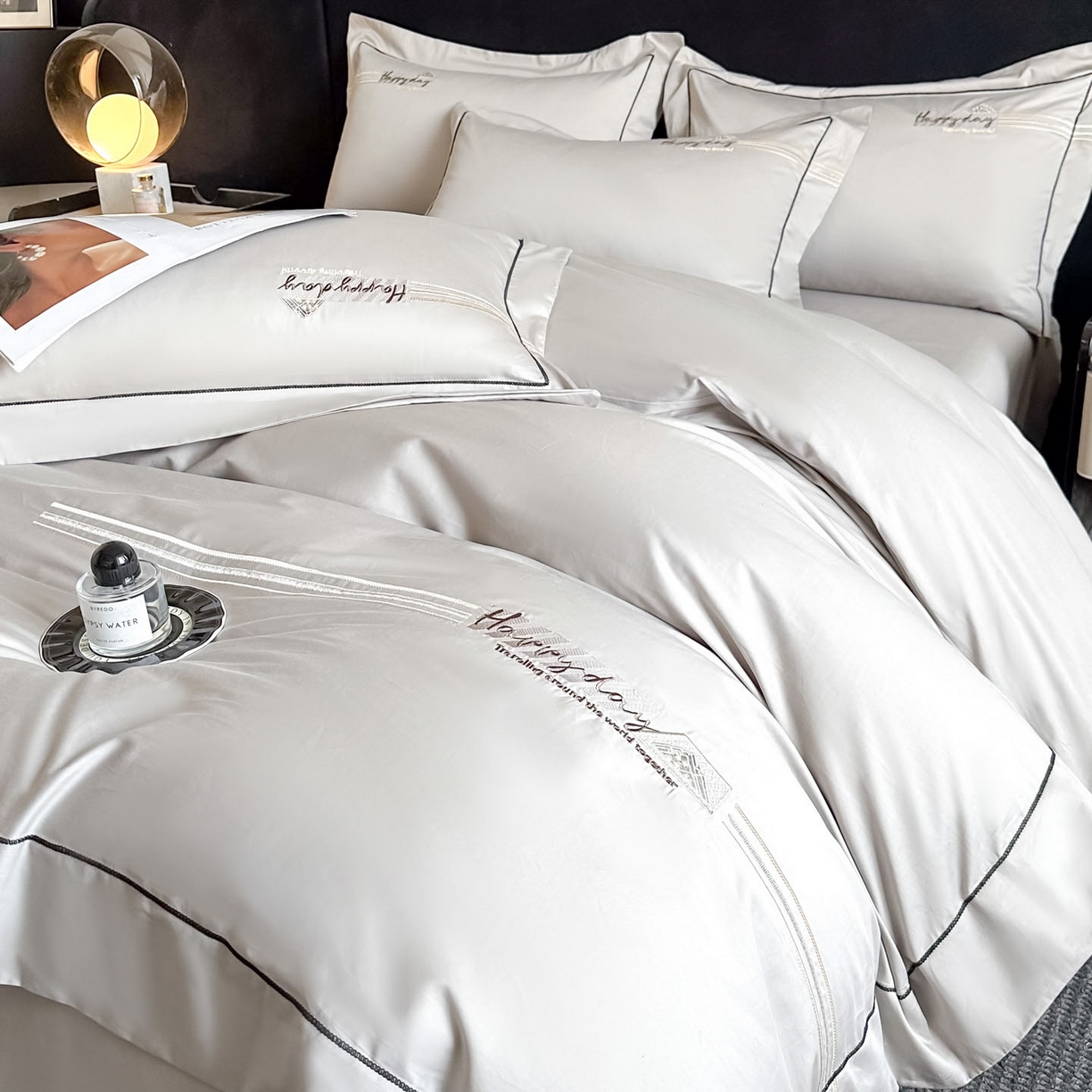 91家纺网 家纺一手货源 找家纺 新方向 2026新款刺绣全棉100s贡缎长绒棉四件套-亚瑟（严格控价.低于卖价.不给供货. 标准358元 加大378元） 亚瑟-爵士灰