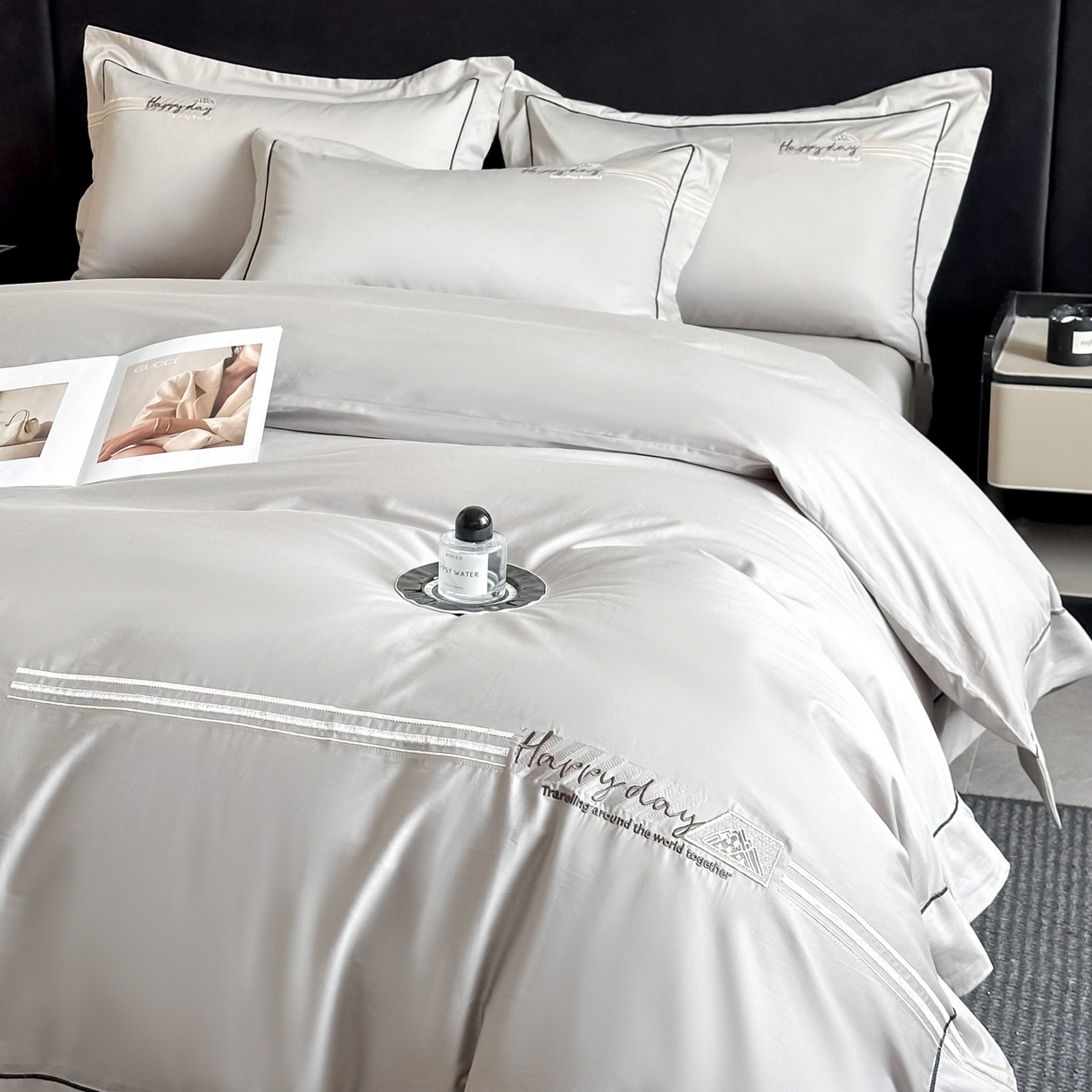 91家纺网 家纺一手货源 找家纺 新方向 2026新款刺绣全棉100s贡缎长绒棉四件套-亚瑟（严格控价.低于卖价.不给供货. 标准358元 加大378元） 亚瑟-爵士灰