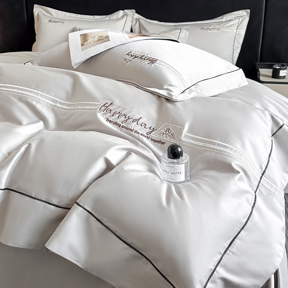 91家纺网 家纺一手货源 找家纺 新方向 2026新款刺绣全棉100s贡缎长绒棉四件套-亚瑟（严格控价.低于卖价.不给供货. 标准358元 加大378元） 亚瑟-爵士灰