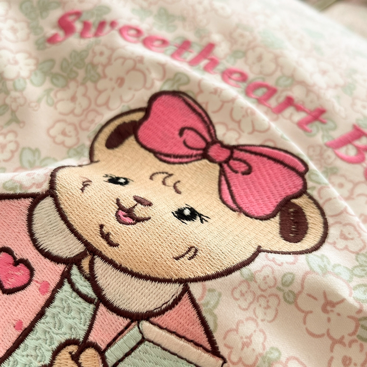 91家纺网 家纺一手货源 找家纺 （总）优承佳生活馆 2026新款软糯云朵棉刺绣三件套四件套单被套小熊系列-系列二