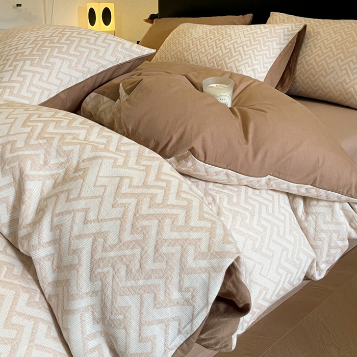 91家纺网 家纺一手货源 找家纺 ab家纺 2026新款全棉纯棉三层纱提花四件套 菱形格-米咖