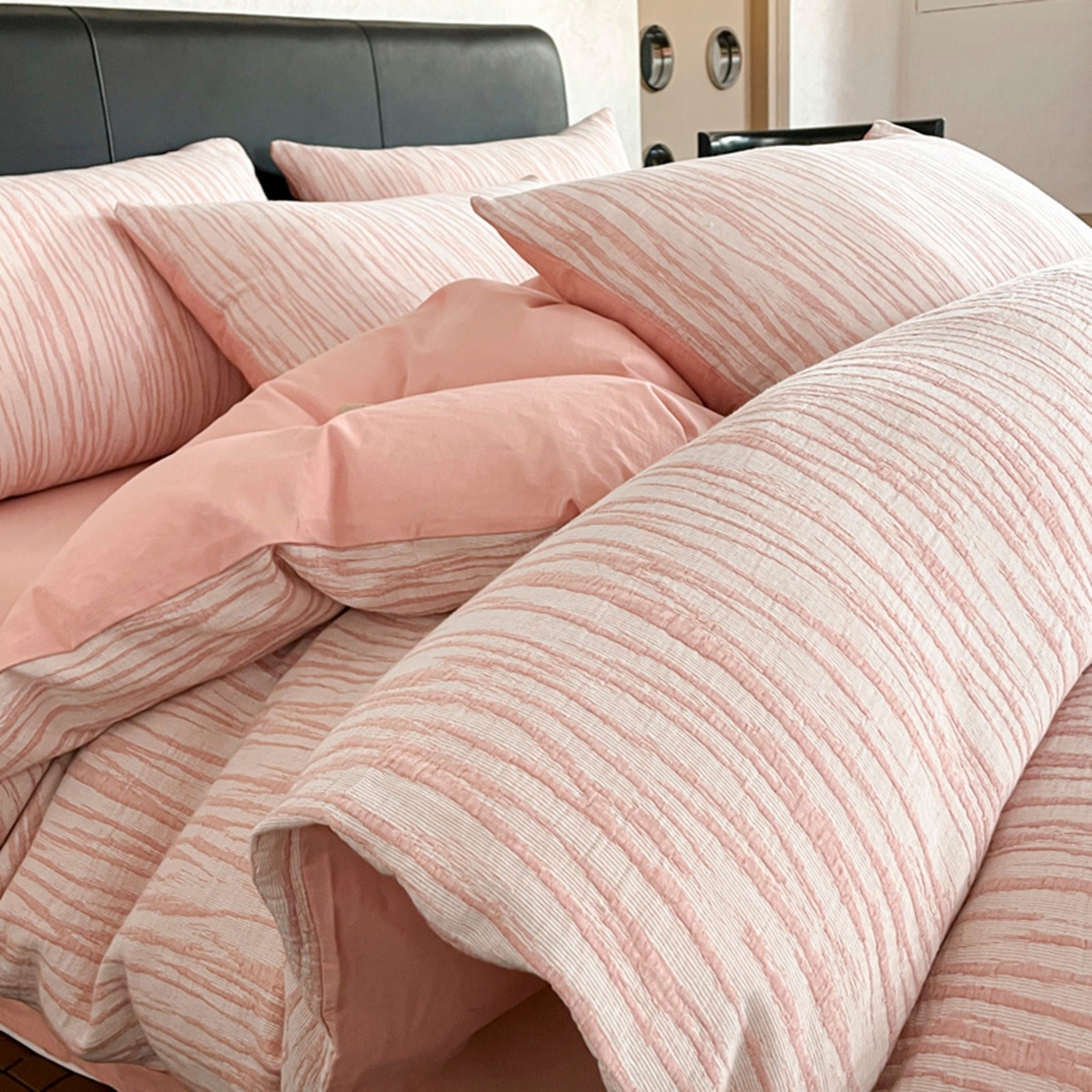 91家纺网 家纺一手货源 找家纺 ab家纺 2026新款全棉纯棉三层纱提花四件套 米亚-粉