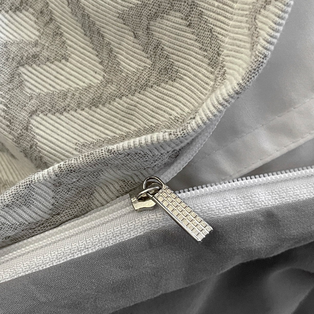 91家纺网 家纺一手货源 找家纺 ab家纺 2026新款全棉纯棉三层纱提花四件套 菱形格-灰