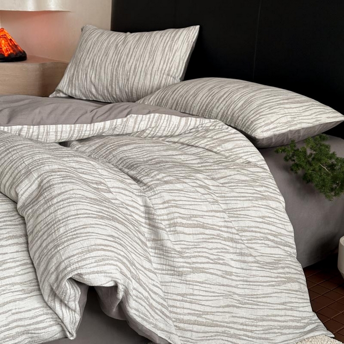 91家纺网 家纺一手货源 找家纺 ab家纺 2026新款全棉纯棉三层纱提花四件套 米亚-灰