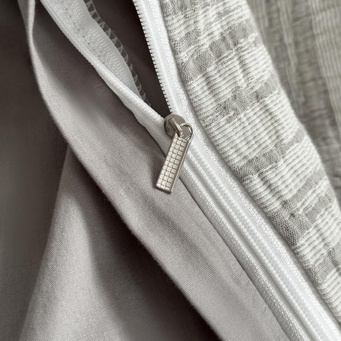 91家纺网 家纺一手货源 找家纺 ab家纺 2026新款全棉纯棉三层纱提花四件套 米亚-灰