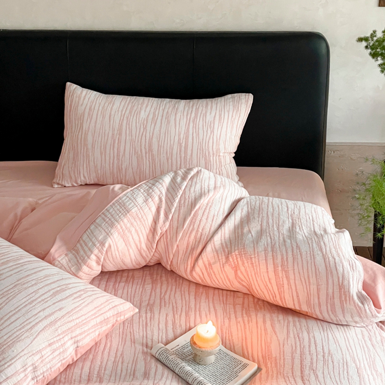 91家纺网 家纺一手货源 找家纺 ab家纺 2026新款全棉纯棉三层纱提花四件套 米亚-粉