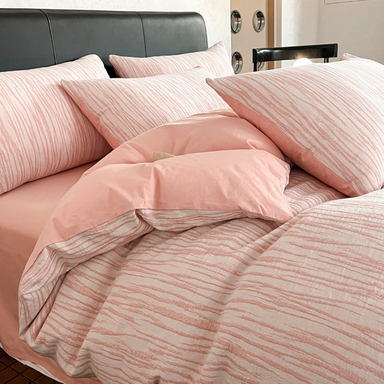 91家纺网 家纺一手货源 找家纺 ab家纺 2026新款全棉纯棉三层纱提花四件套 米亚-粉