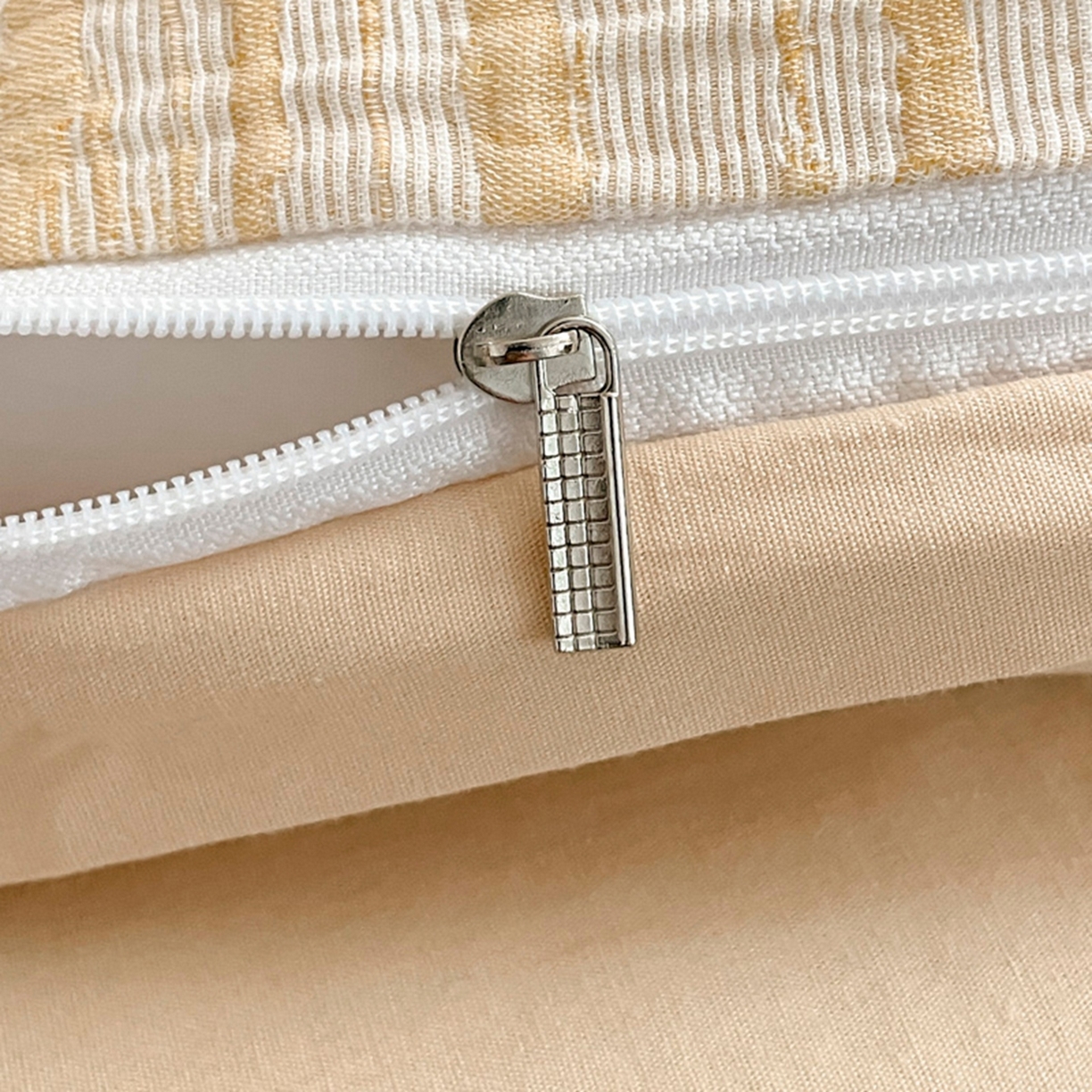 91家纺网 家纺一手货源 找家纺 ab家纺 2026新款全棉纯棉三层纱提花四件套 米亚-杏色