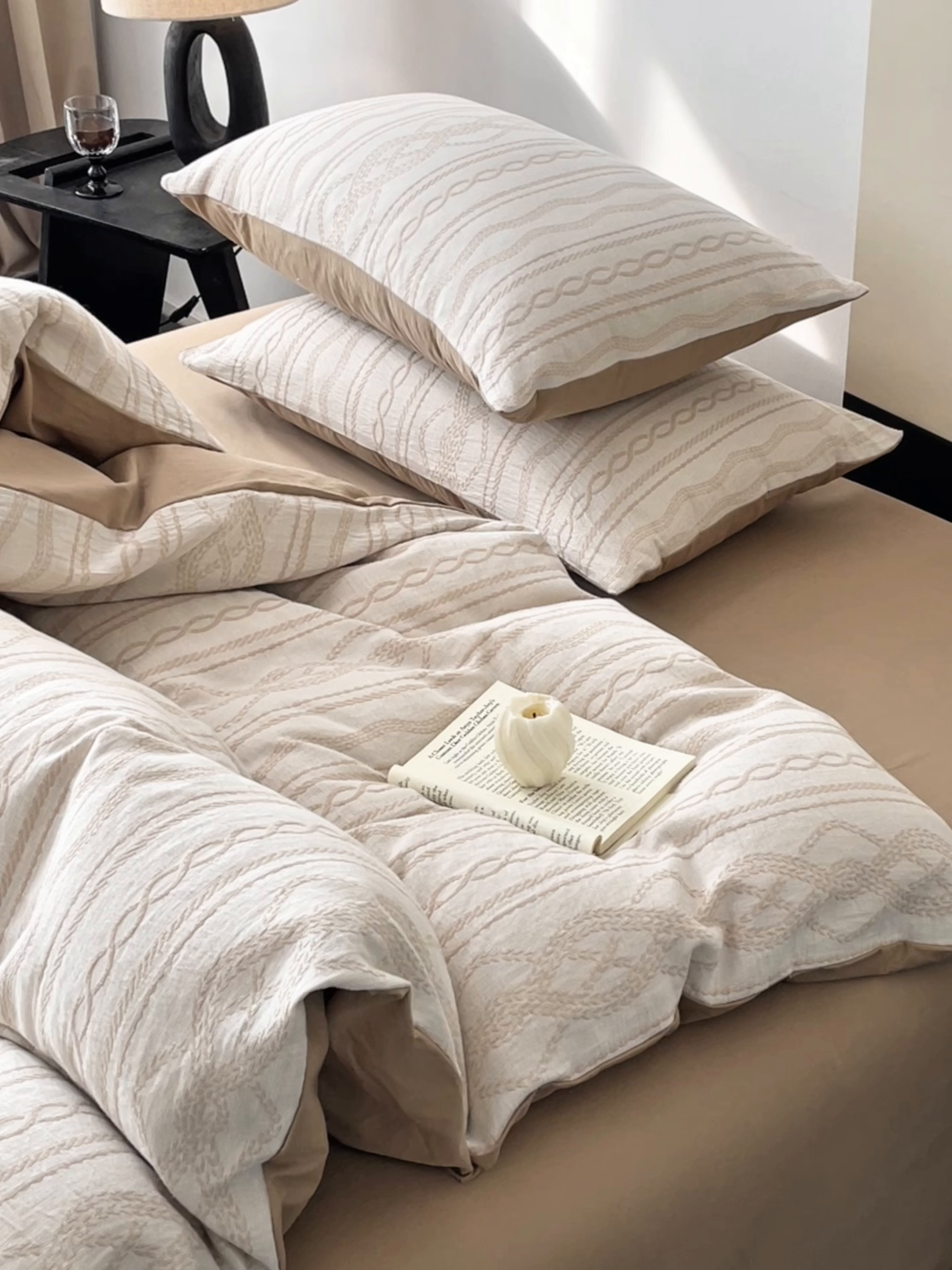 91家纺网 家纺一手货源 找家纺 ab家纺 2026新款全棉纯棉三层纱提花四件套 暖阳-咖