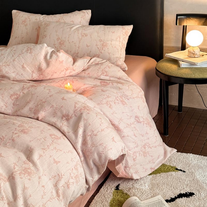 91家纺网 家纺一手货源 找家纺 ab家纺 2026新款全棉纯棉三层纱提花四件套 茵荔-粉