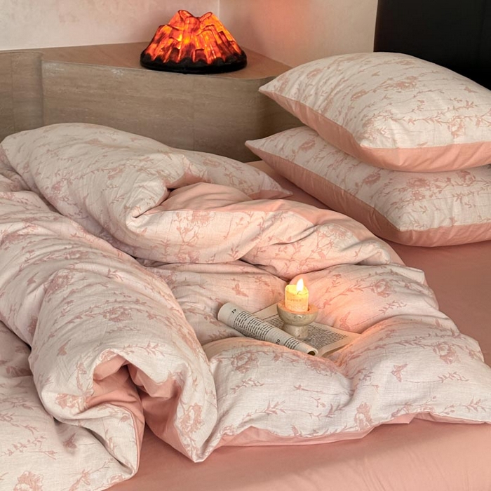 91家纺网 家纺一手货源 找家纺 ab家纺 2026新款全棉纯棉三层纱提花四件套 茵荔-粉