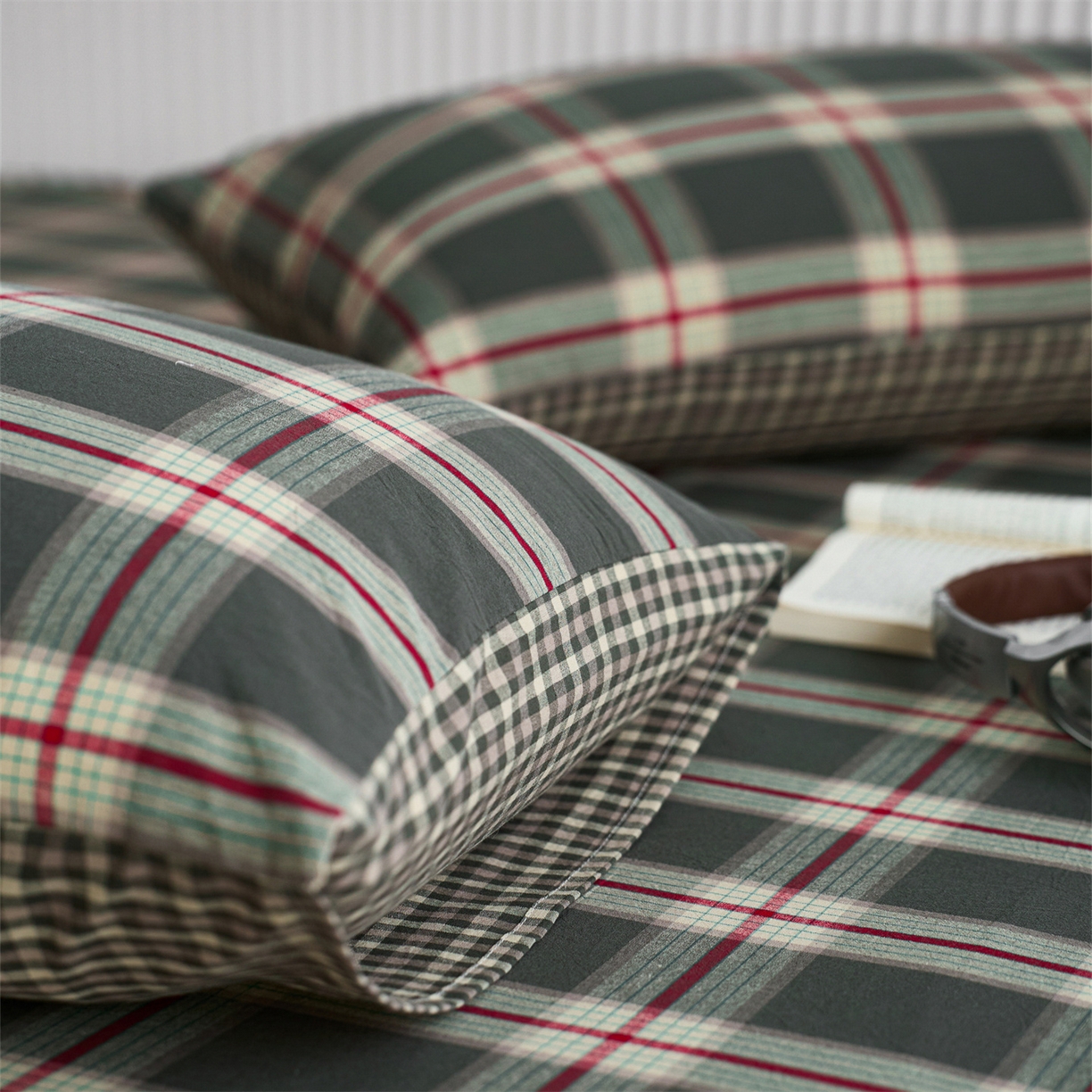 91家纺网 家纺一手货源 找家纺 启程家纺 2026新款纯棉水洗棉复古大格系列多规格纯棉枕套 摩登大绿