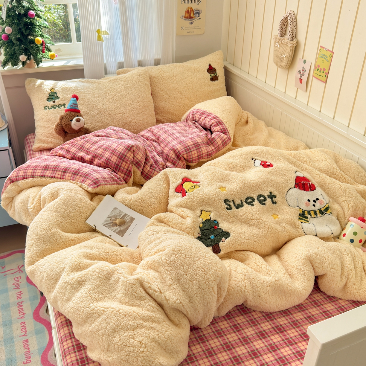 91家纺网 家纺一手货源 找家纺 乐童家纺 2025新款高克重羊羔毛毛巾绣四件套-圣诞小狗