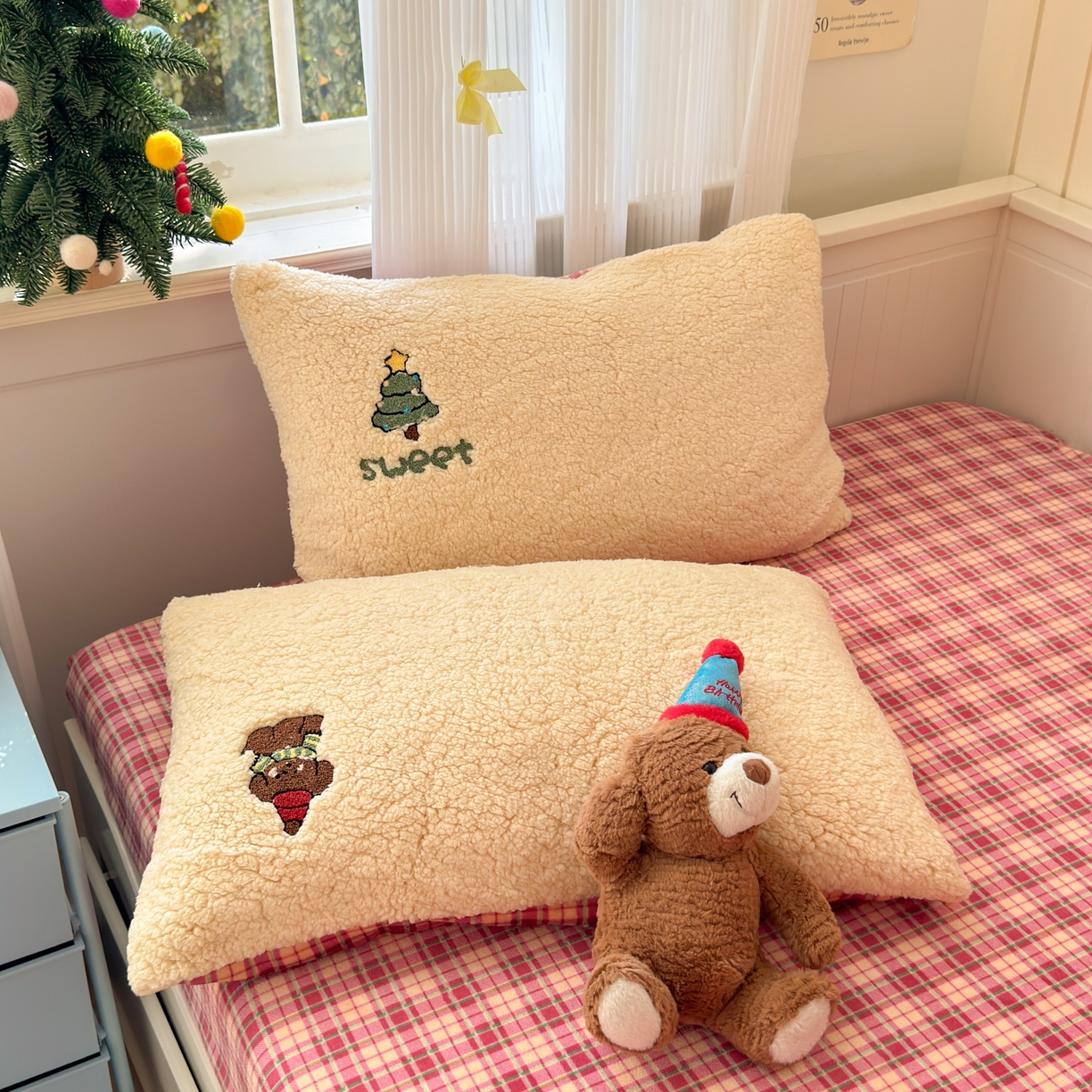 91家纺网 家纺一手货源 找家纺 乐童家纺 2025新款高克重羊羔毛毛巾绣四件套-圣诞小狗