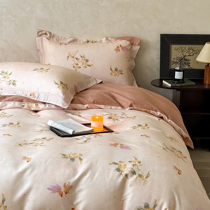 91家纺网 家纺一手货源 找家纺 Mr.pig猪先生水洗棉 2025新款羊毛印花工艺宽边四件套 锦鲤栖溪-宽边