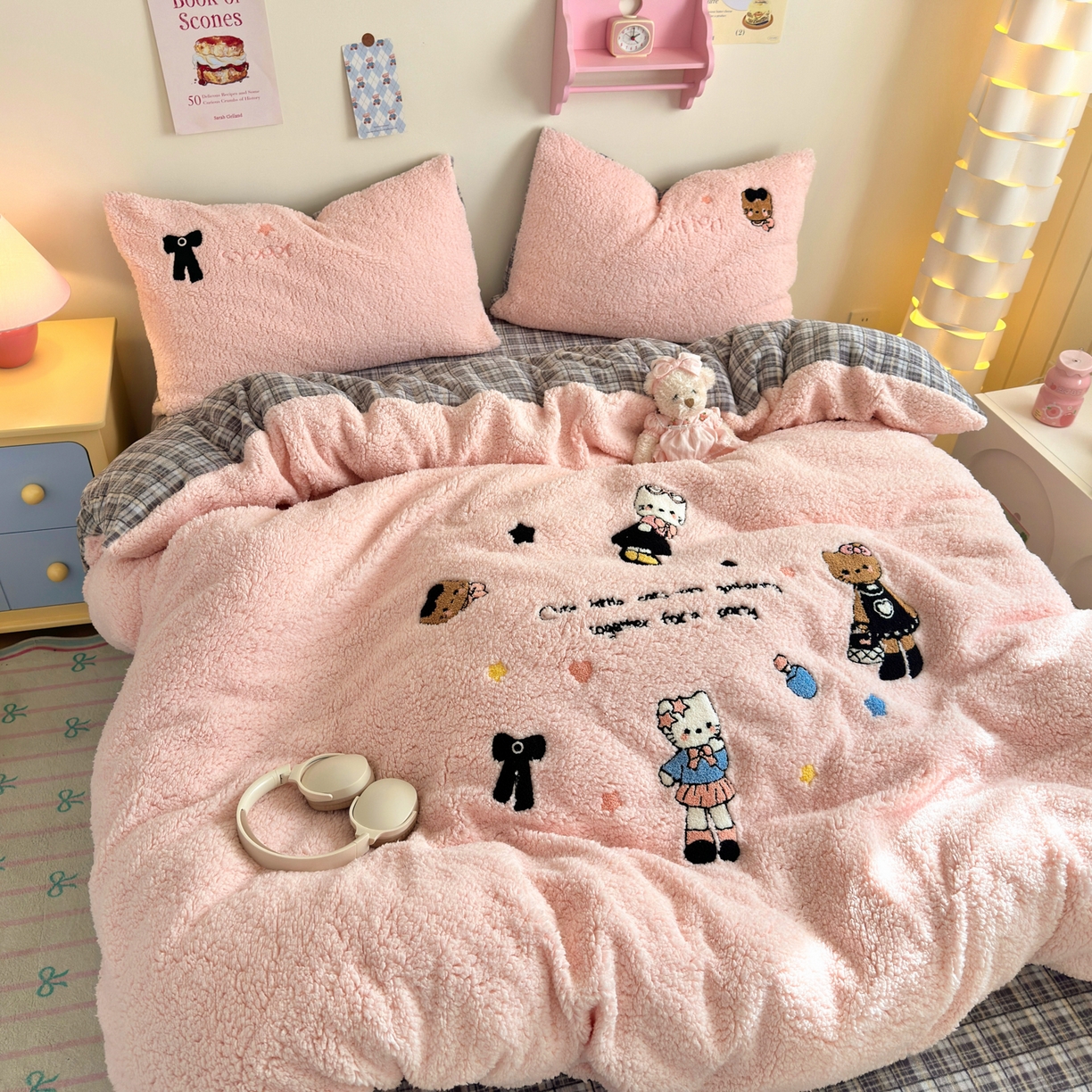 91家纺网 家纺一手货源 找家纺 一霖家纺 2025新款高克重羊羔毛毛巾绣四件套 羊羔毛-黑皮KT