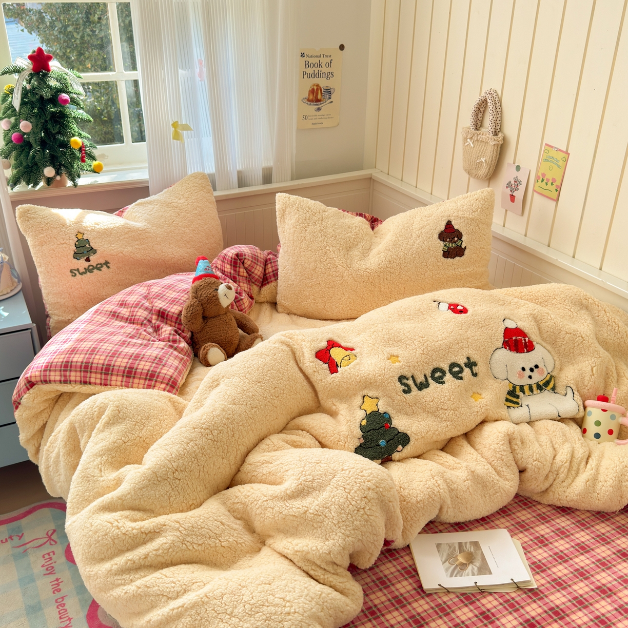 91家纺网 家纺一手货源 找家纺 一霖家纺 2025新款高克重羊羔毛毛巾绣四件套 圣诞小狗